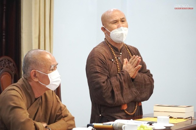 Thượng tọa Thích Giác Dũng, Trưởng khoa Luật học Phật giáo, Trợ lý Hòa thượng Viện trưởng phát biểu tại phiên họp Thượng tọa Thích Giác Dũng, Trưởng khoa Luật học Phật giáo, Trợ lý Hòa thượng Viện trưởng phát biểu tại phiên họp