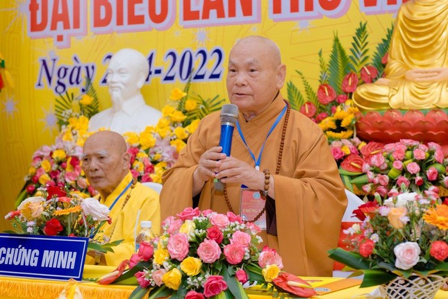 Hòa thượng Chủ tịch lấy ý kiến biểu quyết và ban đạo từ Hòa thượng Chủ tịch lấy ý kiến biểu quyết và ban đạo từ