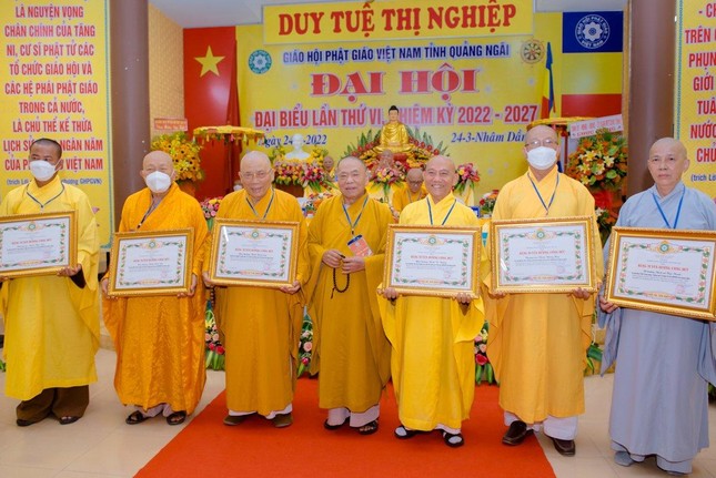 Trung ương tặng Bằng tuyên dương công đức Trung ương tặng Bằng tuyên dương công đức