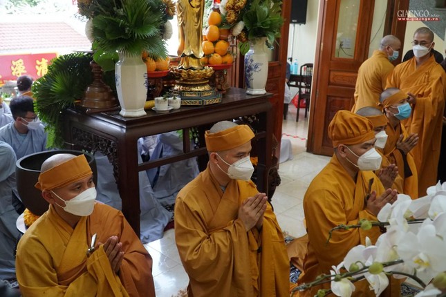 Môn đồ pháp quyến thành tâm thọ tang báo đáp tôn sư