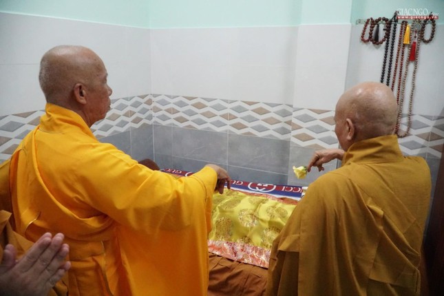 Tẩy đi những ô trược của trần ai để pháp thân thanh tịnh hòa cùng pháp giới Tẩy đi những ô trược của trần ai để pháp thân thanh tịnh hòa cùng pháp giới