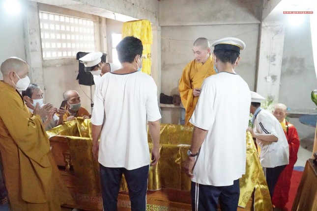 Pháp thân luôn hiển hiện khắp muôn nơi Pháp thân luôn hiển hiện khắp muôn nơi