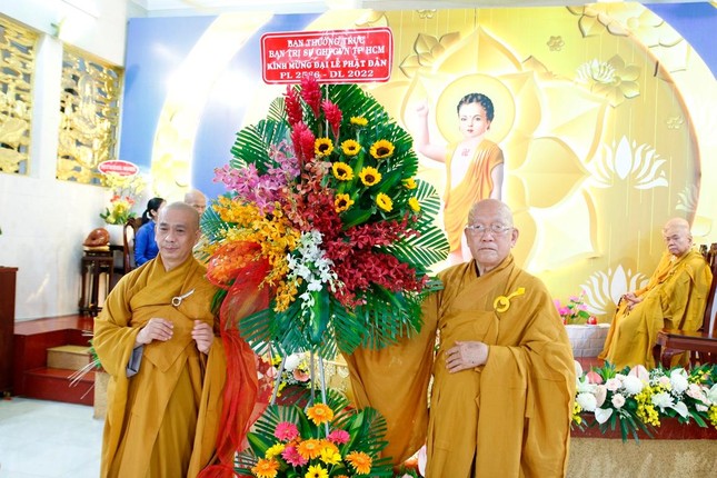 Hòa thượng Thích Như Niệm tặng hoa của Ban Trị sự Phật giáo TP.HCM Hòa thượng Thích Như Niệm tặng hoa của Ban Trị sự Phật giáo TP.HCM