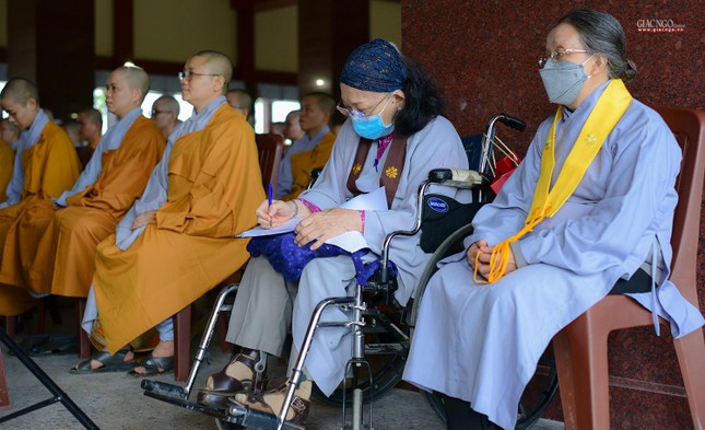 Một số Phật tử các đạo tràng cũng về thính pháp Một số Phật tử các đạo tràng cũng về thính pháp