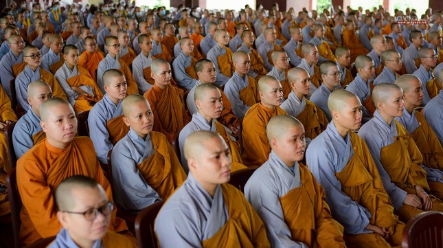 Ni sinh các khóa cùng hướng tâm lắng nghe lời chỉ dạy Ni sinh các khóa cùng hướng tâm lắng nghe lời chỉ dạy