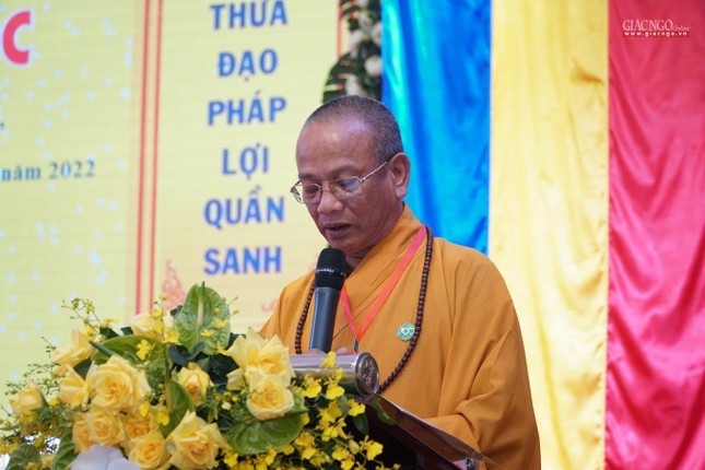Hòa thượng Thích Quảng Hà, Phó Chủ tịch Hội đồng Trị sự, Trưởng ban Trị sự GHPGVN tỉnh Nam Định phát biểu tham luận