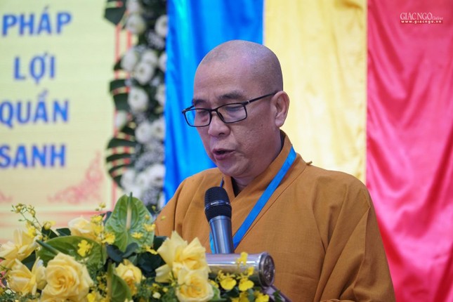 Thượng tọa Thích Quảng Chơn, Trưởng ban Nghi lễ Phật giáo TP.HCM trình bày tham luận