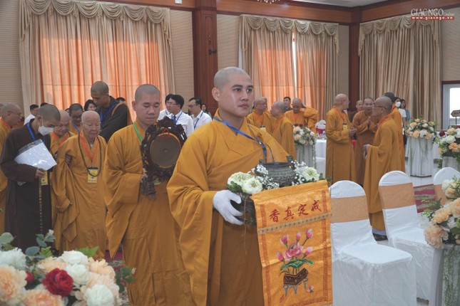 Cung nghinh chư tôn đức quang lâm hội trường