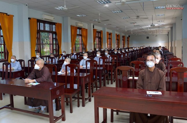 Các thí sinh được bố trí tại 8 phòng thi để đảm bảo tính nghiêm túc Các thí sinh được bố trí tại 8 phòng thi để đảm bảo tính nghiêm túc