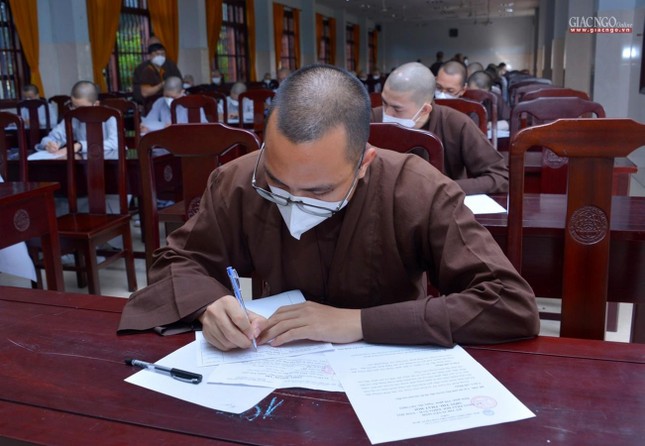 Nghiêm túc làm bài Nghiêm túc làm bài