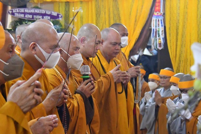 Thượng tọa Thích Giác Dũng, dâng lời cầu nguyện và chia buồn cùng môn đồ pháp quyến Thượng tọa Thích Giác Dũng, dâng lời cầu nguyện và chia buồn cùng môn đồ pháp quyến