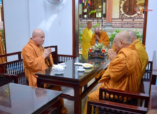 Môn đồ pháp quyến đảnh lễ cung thỉnh chư tôn đức quang lâm Giác linh đường Môn đồ pháp quyến đảnh lễ cung thỉnh chư tôn đức quang lâm Giác linh đường