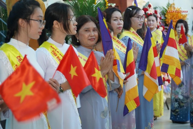 Phật tử các đạo tràng chào mừng sự kiện quan trọng của Phật giáo tỉnh nhà Phật tử các đạo tràng chào mừng sự kiện quan trọng của Phật giáo tỉnh nhà