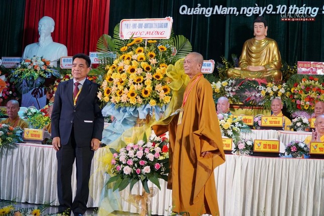 Lãnh đạo tỉnh Quảng Nam tặng hoa chúc mừng đại hội Lãnh đạo tỉnh Quảng Nam tặng hoa chúc mừng đại hội