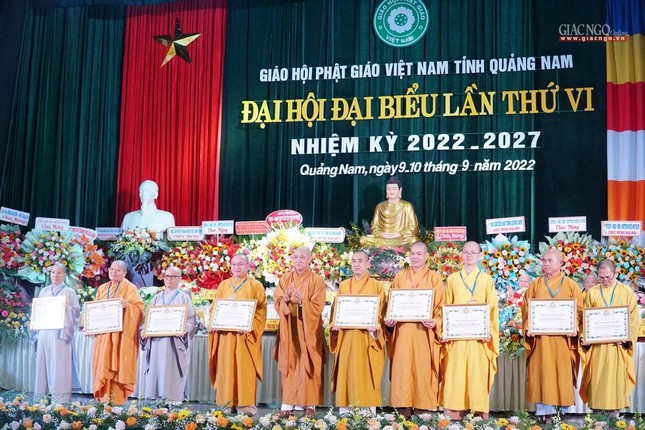 Ghi nhận những đóng góp của Tăng, Ni và Phật tử của khóa V Ghi nhận những đóng góp của Tăng, Ni và Phật tử của khóa V