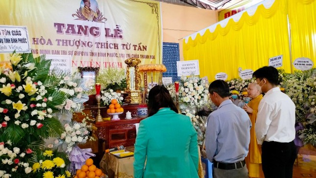 Ban Tôn giáo tỉnh viếng hương