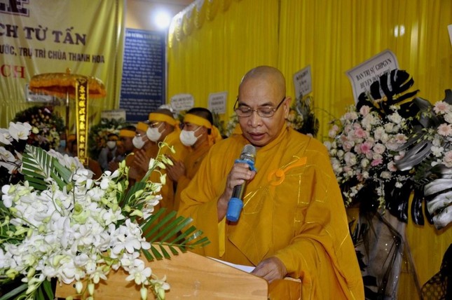 Thượng tọa Thích Đồng Tấn đọc điếu văn tưởng niệm của Ban Trị sự Phật giáo tỉnh Thượng tọa Thích Đồng Tấn đọc điếu văn tưởng niệm của Ban Trị sự Phật giáo tỉnh