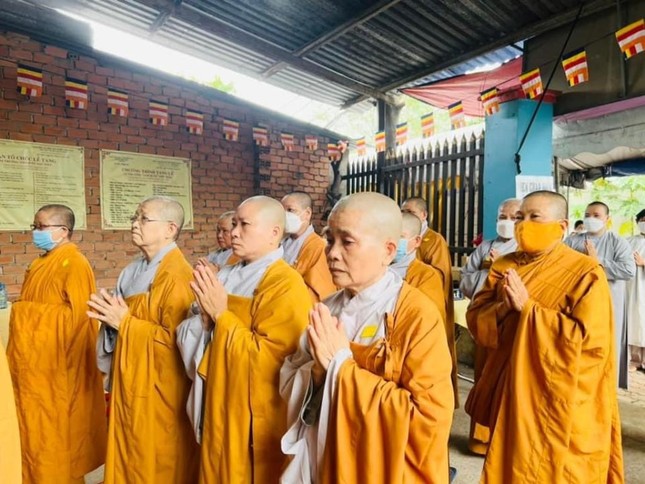 Chư Ni Phật giáo huyện tiếc thương một vị giáo phẩm Chư Ni Phật giáo huyện tiếc thương một vị giáo phẩm