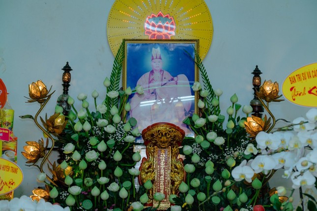 Giác linh đường nơi tôn trí từ dung cố Hòa thượng Thích Mỹ Quang Giác linh đường nơi tôn trí từ dung cố Hòa thượng Thích Mỹ Quang