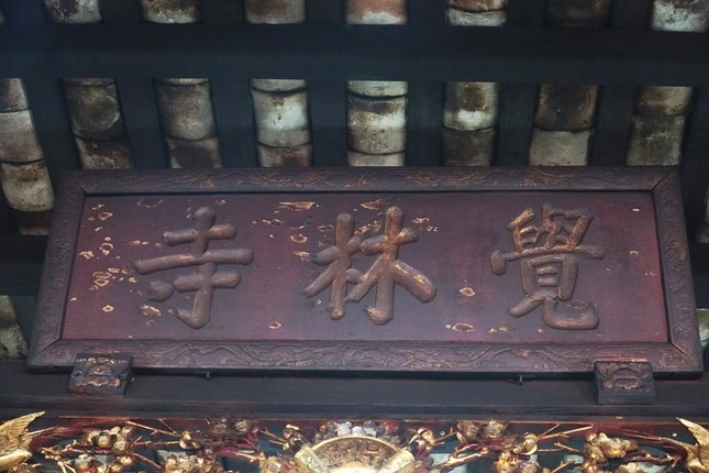 Giác Lâm tự được treo tại chánh điện