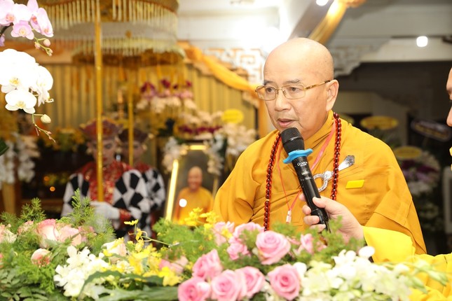 Hòa thượng Thích Khế Chơn tuyên đọc tiểu sử