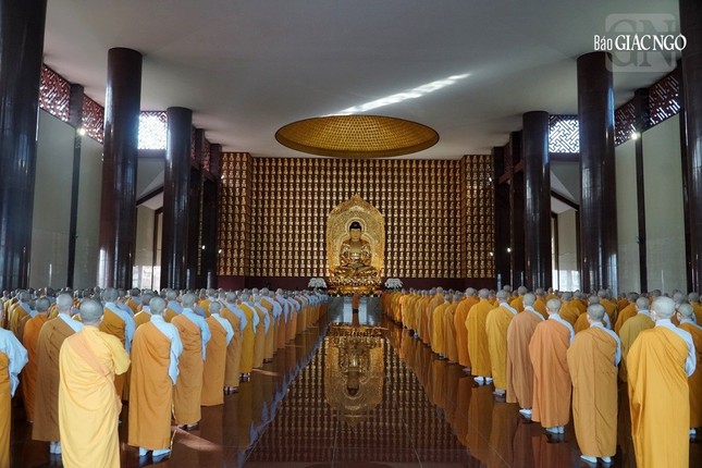 Hơn 1.000 Tăng, Ni sinh trang nghiêm, thanh tịnh chính thức bắt đầu mùa An cư kiết hạ