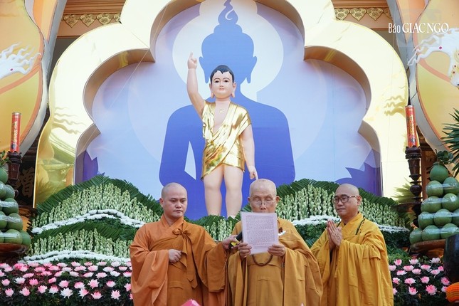 Trưởng lão Hòa thượng Thích Tịnh Hạnh tuyên đọc Thông điệp Phật đản