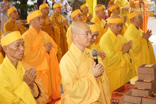 Thượng tọa Thích Thông Đạo dâng lời cảm tạ