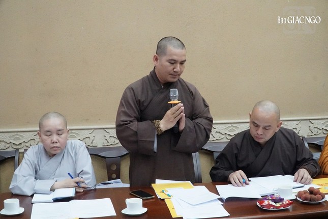 Đại đức Thích Quảng Lạc báo cáo công tác của Phòng sau đại học