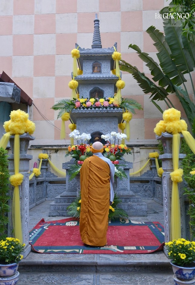 Bảo tháp nơi lưu giữ xá-lợi của Ni trưởng tại Quan Âm tu viện