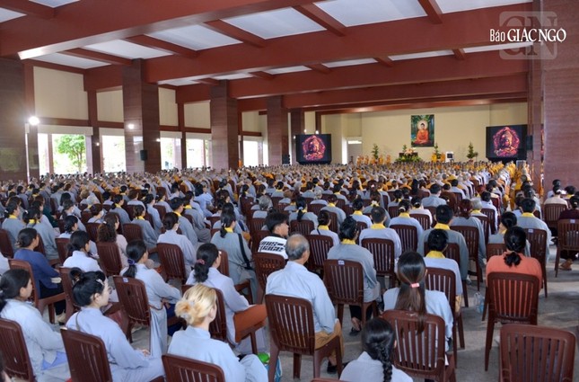 Phật tử các đạo tràng về thính pháp tại giảng đường Minh Châu