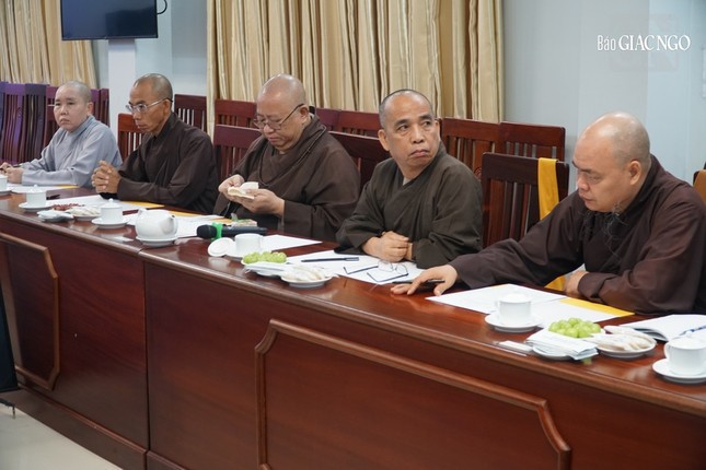 Chư tôn đức tham dự phiên họp sáng nay Chư tôn đức tham dự phiên họp sáng nay