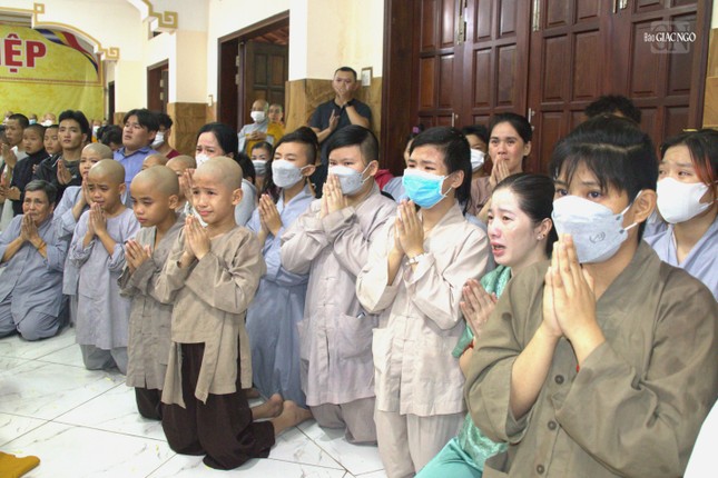 Nhiều trẻ em mồ côi được Ni sư nuôi dưỡng lại chịu cảnh mồ côi lần nữa Nhiều trẻ em mồ côi được Ni sư nuôi dưỡng lại chịu cảnh mồ côi lần nữa