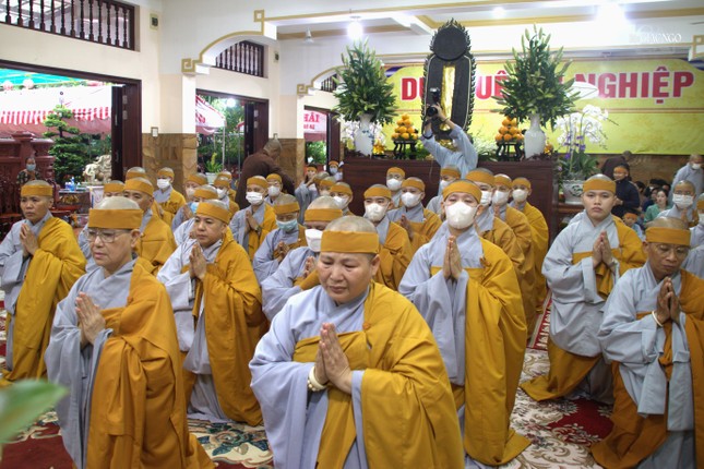 Môn đồ pháp quyến thành tâm thọ tang niệm ân người khai tâm dẫn lối Môn đồ pháp quyến thành tâm thọ tang niệm ân người khai tâm dẫn lối