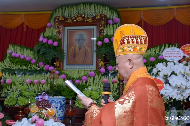 Hòa thượng Thích Lệ Trang, sám chủ buổi lễ