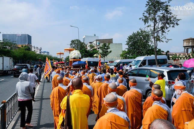 Kim quan được đưa đến Trung tâm hỏa táng Phúc An Viên (TP.Thủ Đức) để cử hành lễ trà-tỳ Kim quan được đưa đến Trung tâm hỏa táng Phúc An Viên (TP.Thủ Đức) để cử hành lễ trà-tỳ