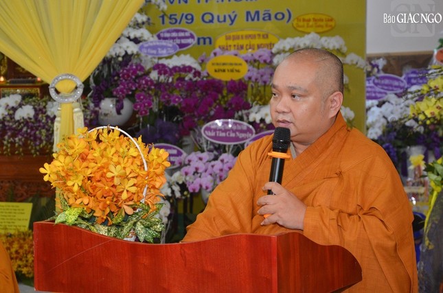 Thượng tọa Thích Trung Nguyện đọc quyết định truy phong giáo phẩm Ni trưởng cho cố Ni sư Thích nữ Như Diệu Thượng tọa Thích Trung Nguyện đọc quyết định truy phong giáo phẩm Ni trưởng cho cố Ni sư Thích nữ Như Diệu