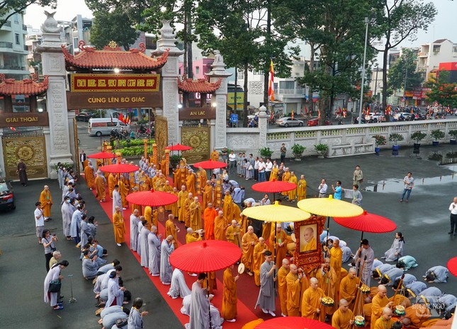 Thành kính đảnh lễ