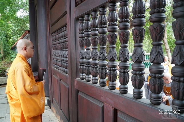 Chư giới sư Ni tác bạch xin vào bái yết Đại Tăng