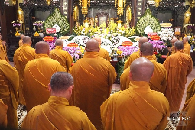 Quang cảnh buổi lễ tưởng niệm Trưởng lão Hòa thượng Thích Bửu Huệ vào chiều nay, 8-12 (26-10-Quý Mão) tại chùa Huệ Nghiêm Quang cảnh buổi lễ tưởng niệm Trưởng lão Hòa thượng Thích Bửu Huệ vào chiều nay, 8-12 (26-10-Quý Mão) tại chùa Huệ Nghiêm