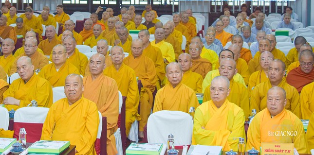 Chư tôn đức Ban Tăng sự, Pháp chế và Ban Kiểm soát T.Ư, các tỉnh thành tham dự hội nghị