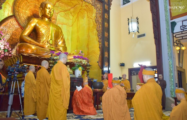 Ban Nghi lễ hướng dẫn môn đồ thỉnh linh mô triều Phật từ biệt