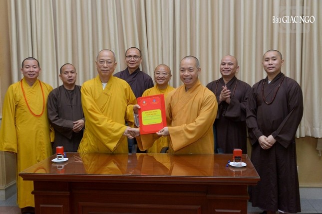 Thượng tọa Thích Huệ Khai, Trưởng ban Trị sự GHPGVN tỉnh Đồng Nai và Thượng tọa Thích Quang Thạnh cùng ký kết đào tạo liên thông Cao đẳng Phật học giữa Học viện Phật giáo VN tại TP.HCM và Ban Trị sự GHPGVN tỉnh Đồng Nai Thượng tọa Thích Huệ Khai, Trưởng ban Trị sự GHPGVN tỉnh Đồng Nai và Thượng tọa Thích Quang Thạnh cùng ký kết đào tạo liên thông Cao đẳng Phật học giữa Học viện Phật giáo VN tại TP.HCM và Ban Trị sự GHPGVN tỉnh Đồng Nai