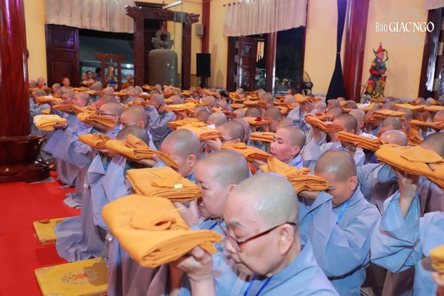 Các giới tử Sa-di-ni phát nguyện thọ y