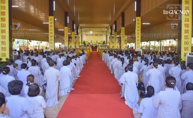 Gần 1.500 giởi tử xuất gia và tại gia phát nguyện thọ Bồ-tát giới tại Đại giới đàn Đạt Thanh