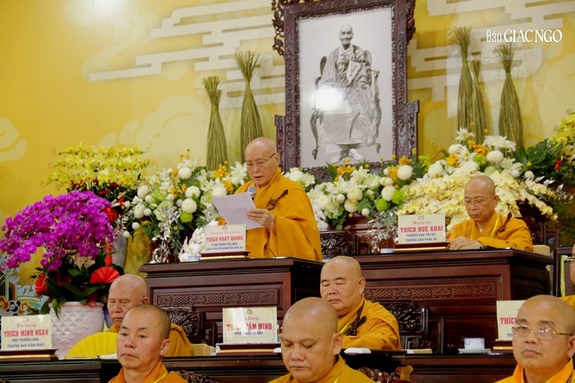 Trưởng lão Hòa thượng Thích Nhật Quang ban huấn từ Trưởng lão Hòa thượng Thích Nhật Quang ban huấn từ