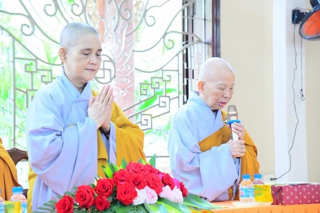 Ni trưởng Thích nữ Như Đức phát biểu niệm ân phái đoàn