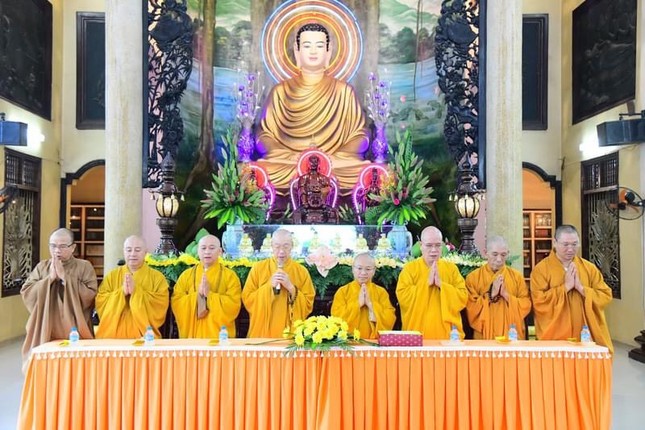 Phái đoàn Ban Trị sự GHPGVN TP.HCM tại hạ trường chùa Vĩnh Phước