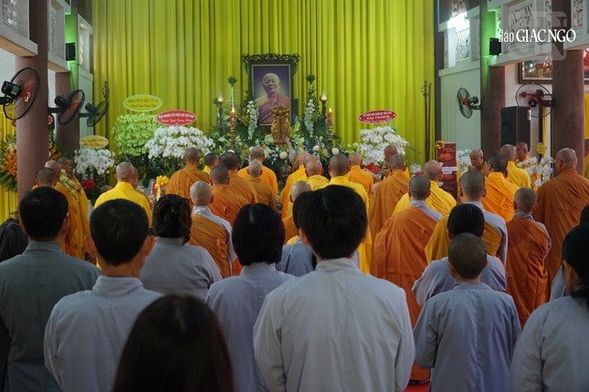 Thành kính tưởng niệm bậc thầy hướng đạo của nhiều bậc thầy và Phật tử Thành kính tưởng niệm bậc thầy hướng đạo của nhiều bậc thầy và Phật tử