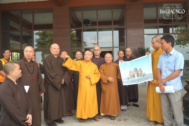 Trưởng lão Hòa thượng Chủ tịch Hội đồng Trị sự đã có những chỉ đạo liên quan đến công tác trần thiết cho Đại lễ Vesak Liên Hiệp Quốc 2025